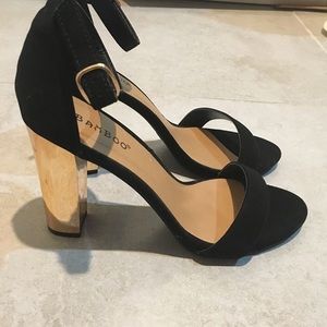 PROM/ FORMAL BLACK AND GOLD HEELS